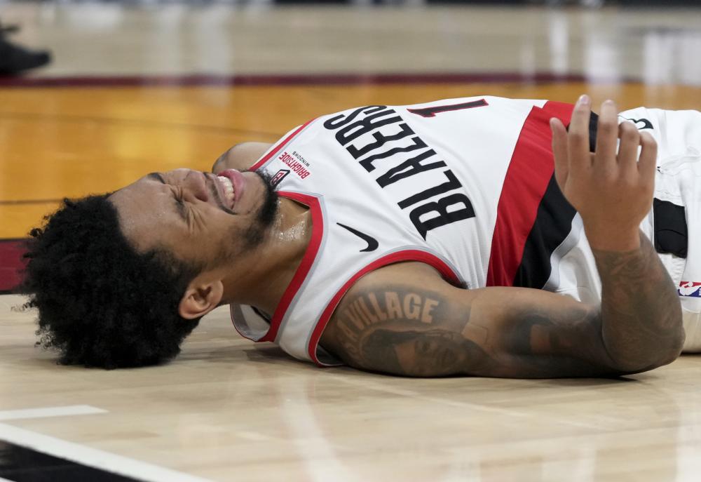 裁判鸣哨暂 裁判鸣哨暂